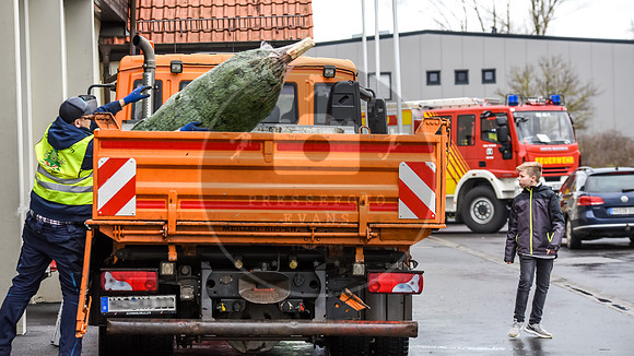 14.12.2019_FWFKnetzgau_Christbaumverkauf_re-009