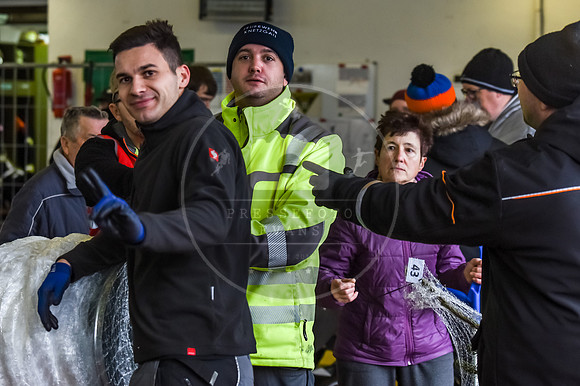 14.12.2019_FWFKnetzgau_Christbaumverkauf_re-013