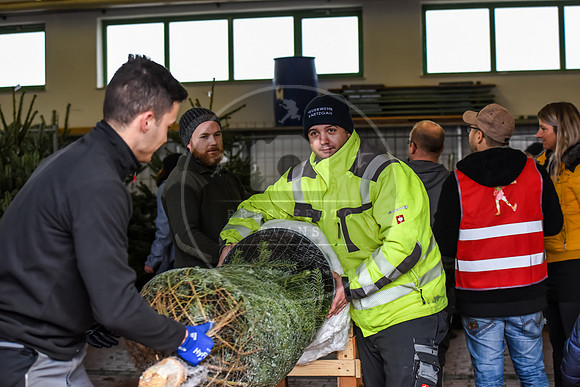 14.12.2019_FWFKnetzgau_Christbaumverkauf_re-018