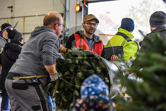 14.12.2019_FWFKnetzgau_Christbaumverkauf_re-031