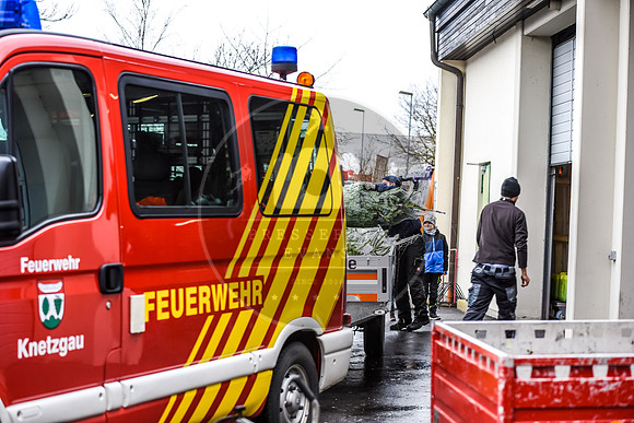 14.12.2019_FWFKnetzgau_Christbaumverkauf_re-072