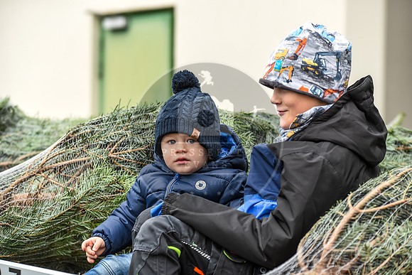 14.12.2019_FWFKnetzgau_Christbaumverkauf_re-089