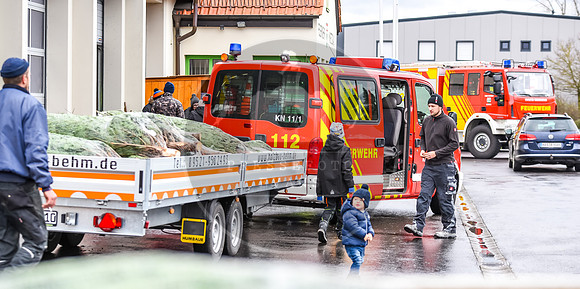 14.12.2019_FWFKnetzgau_Christbaumverkauf_re-093