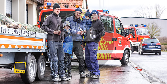 14.12.2019_FWFKnetzgau_Christbaumverkauf_re-098