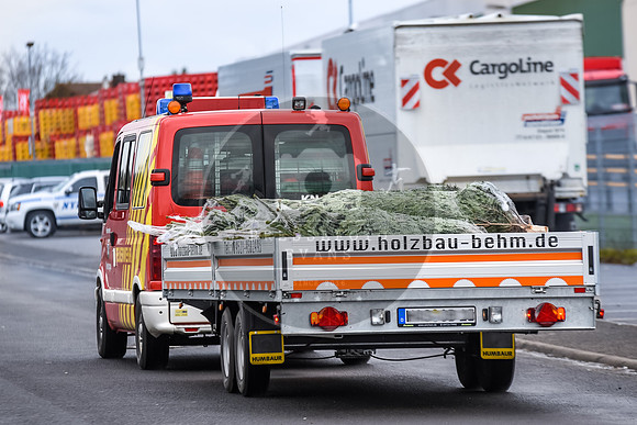 14.12.2019_FWFKnetzgau_Christbaumverkauf_re-112